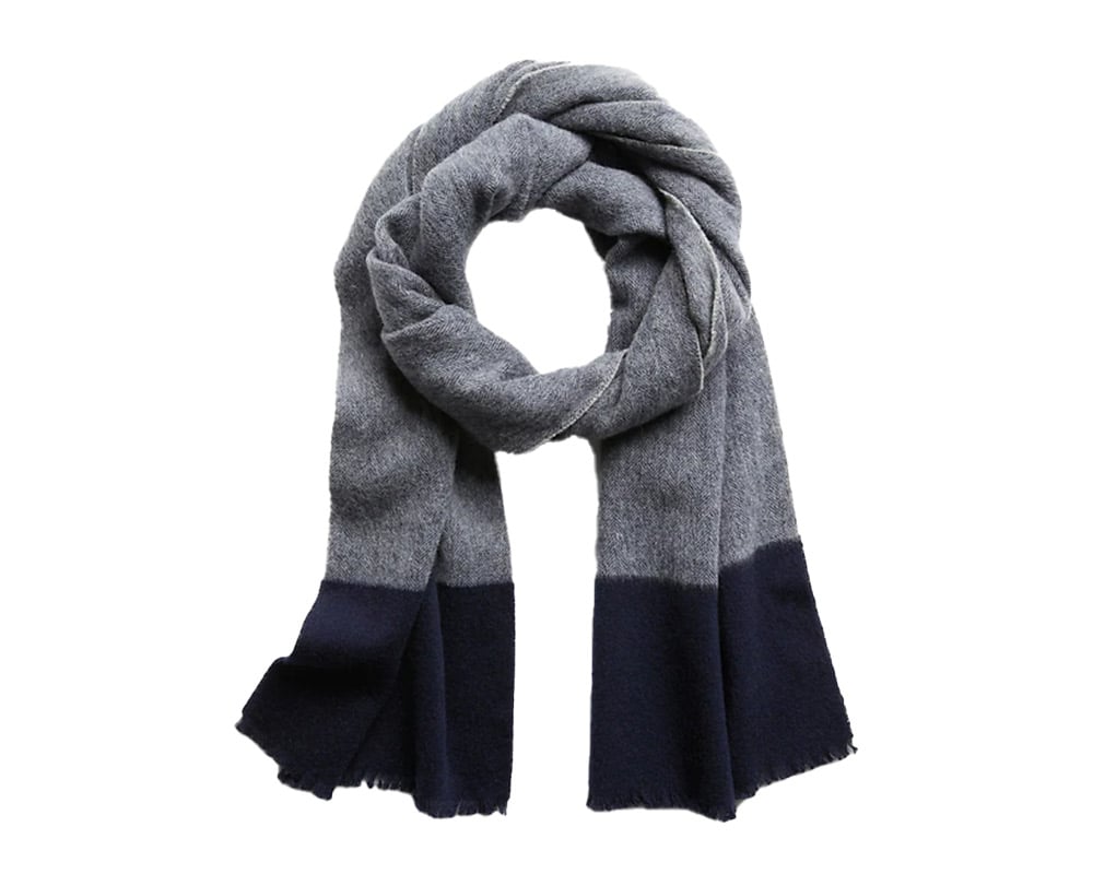 Men's grey/navy scarf: warm, stylish, comfortable.