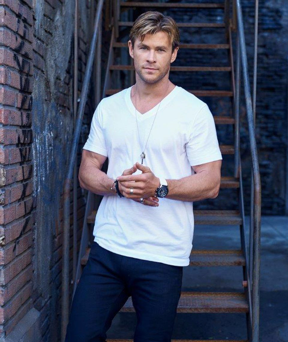 Chris Hemsworth style outdoors: casual.