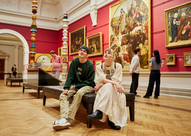 Couple enjoys art at Sydney gallery date.