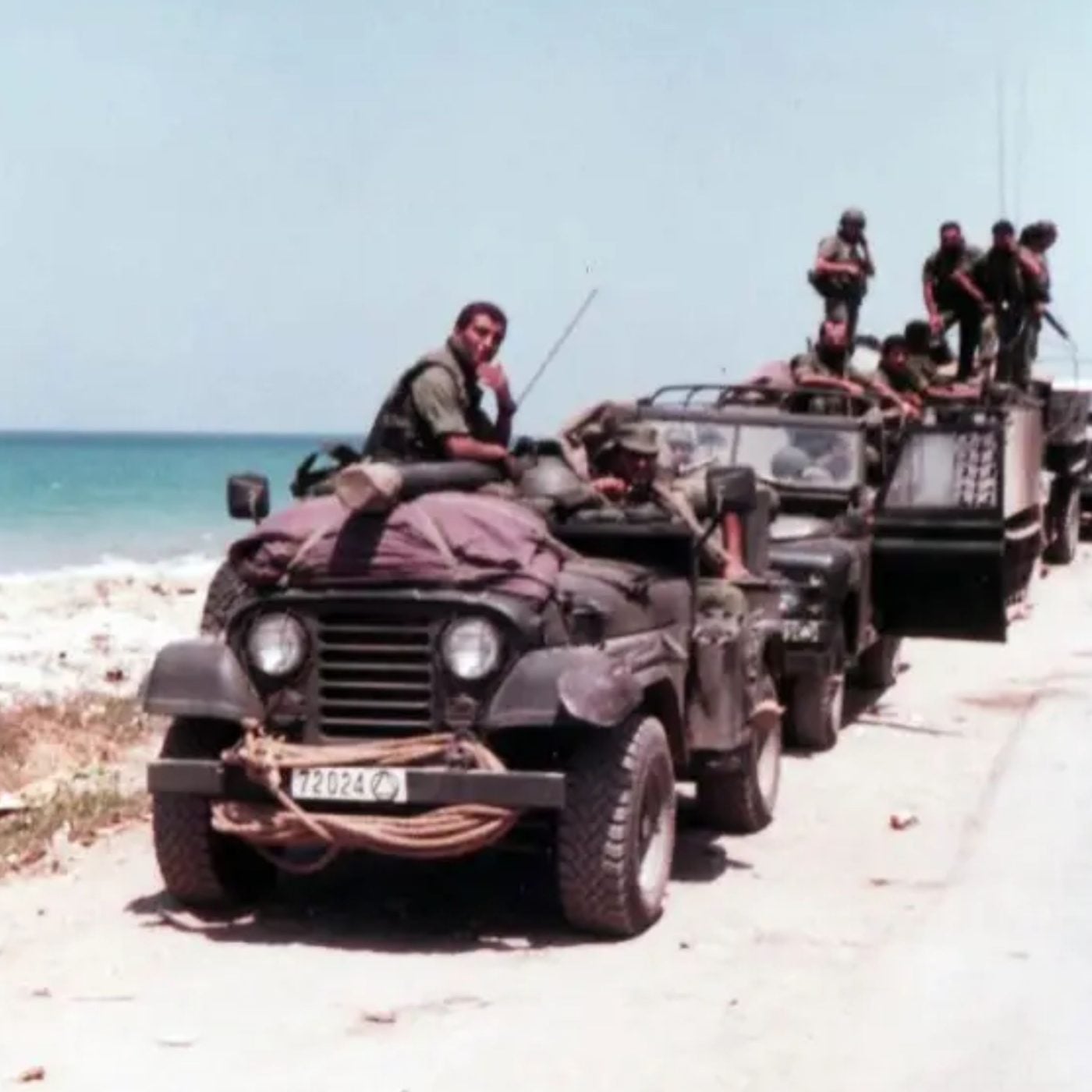 Jeep Gladiator modified during the Lebanese Civil War. Image: Reddit