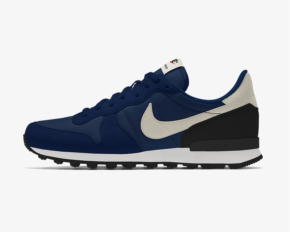 Nike navy blue athletic shoe.