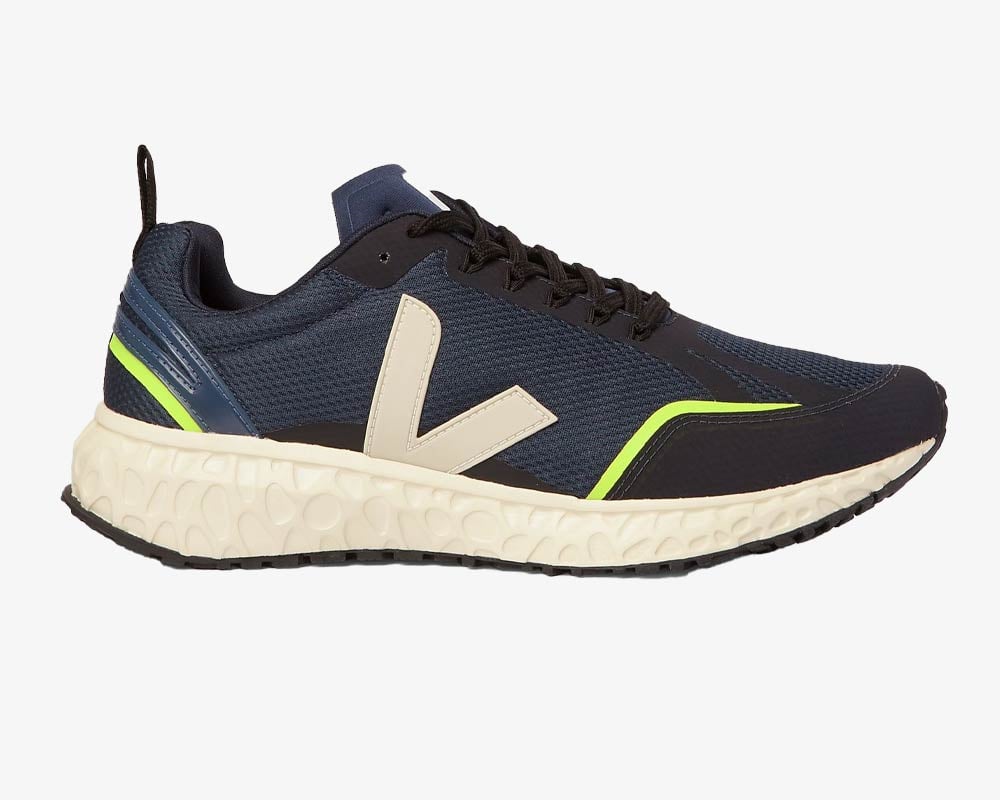 Dark blue sneakers: breathable, stylish walking shoes.